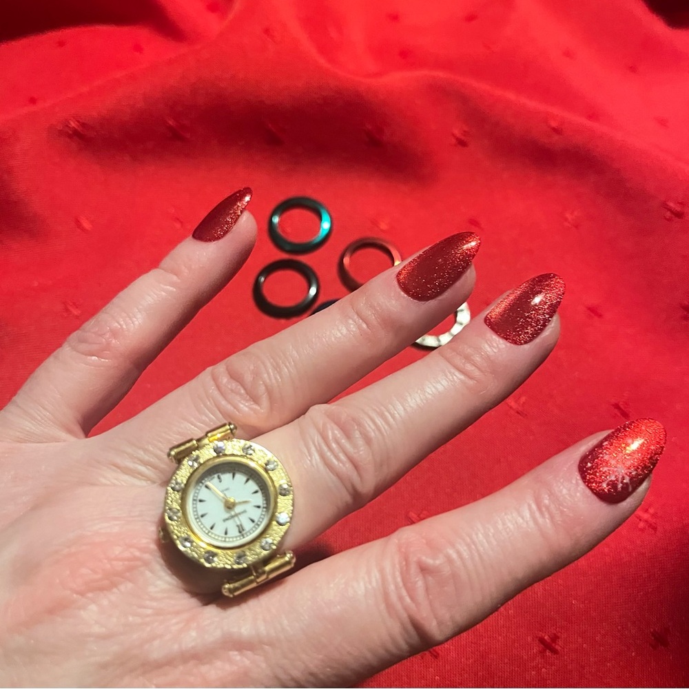 Vintage Shannon Japan ring watch with 5 different colors to change on the top